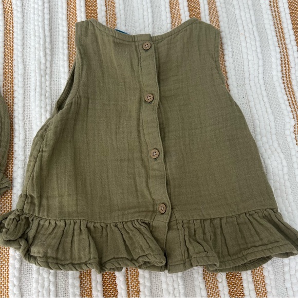 Sleeveless Button-Back Peplum Top and Bloomers Set 12-18M - Picture 10 of 13